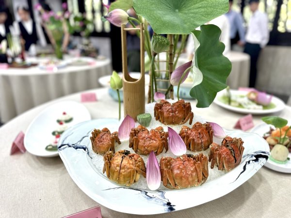 点点赢 莲藕做成马卡龙，泡椒藕带入小笼……古猗园“荷香盛宴”回归，明起限时供应