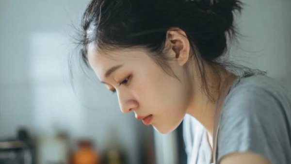 科元网  没生孩子，却已经当妈了”：7种“长女命运”的讲述