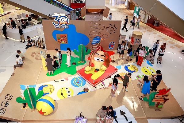 涌融优配 跟着神秘脚印去冒险！BFC与迪士尼共启《玩具总动员》狂欢盛宴